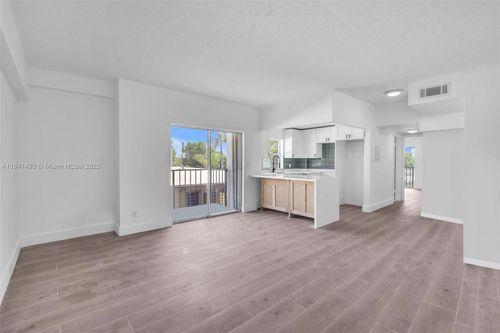 apt-304-1960 Marseille Dr, Miami Beach, FL, 33141-3454 | Card Image