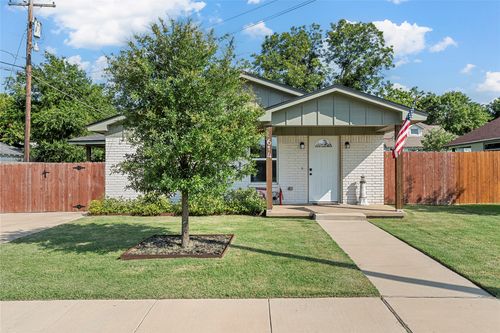 614 W 3rd St, McGregor, TX, 76657-2310 | Card Image