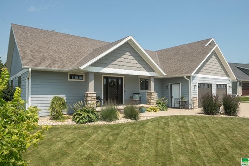 1103 13th St Se, Orange City, IA, 51041-7553 | Card Image
