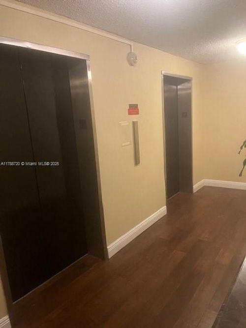 apt-701-800 195th St, Miami, FL, 33179-3439 | Card Image