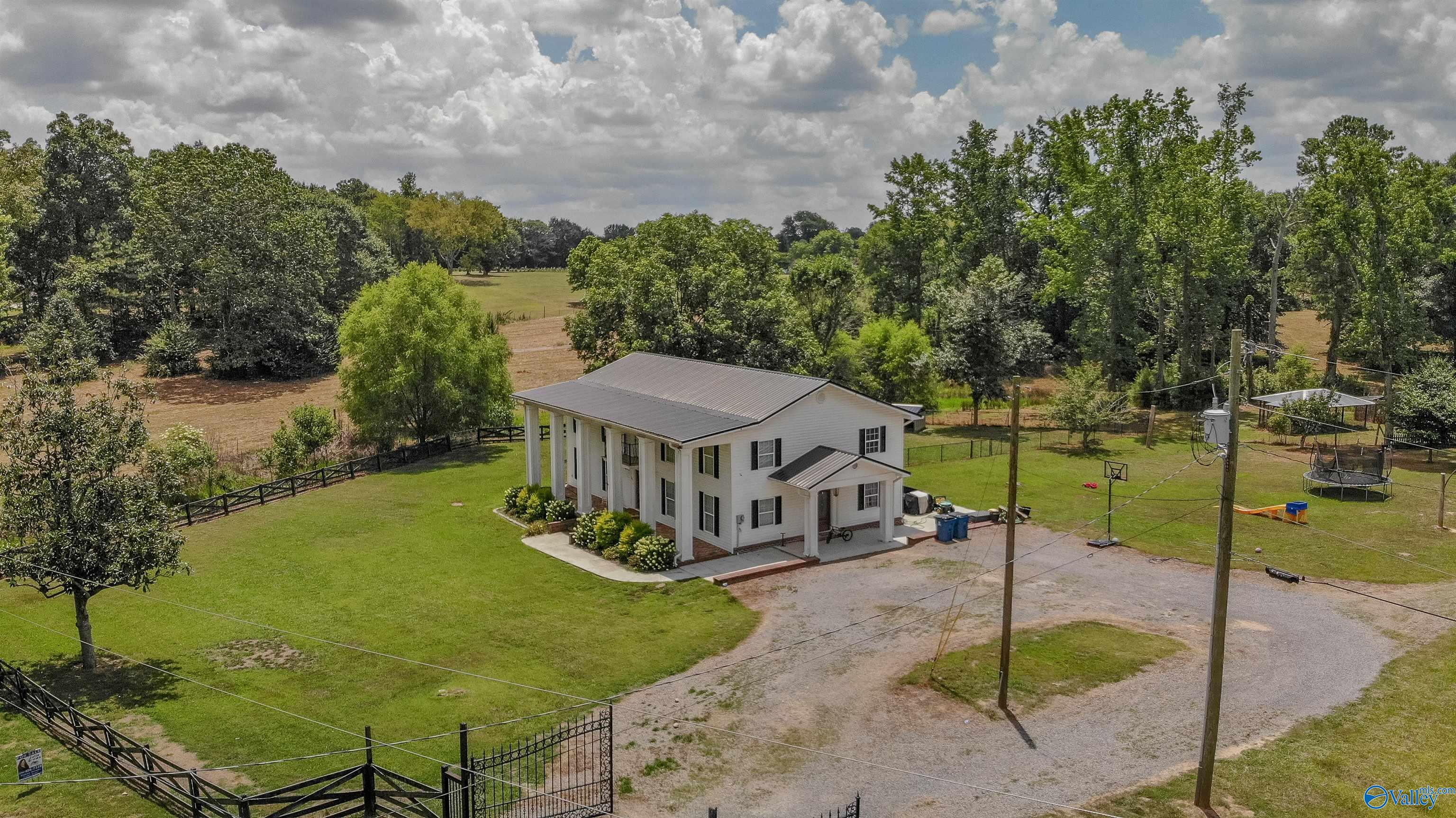 Mcallister Ln, Albertville, AL 35950
