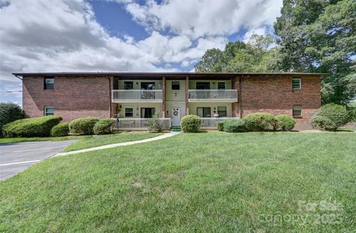 apt-3-103 Oakwood Pl, Hendersonville, NC, 28792-9597 | Card Image