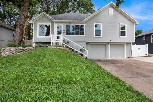 14908 Stonewood Dr, Grandview, MO, 64030-4527 | Card Image