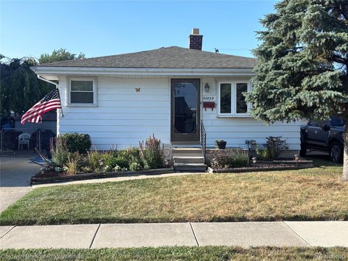 22829 Arcadia St, Saint Clair Shores, MI, 48082-1863 | Card Image