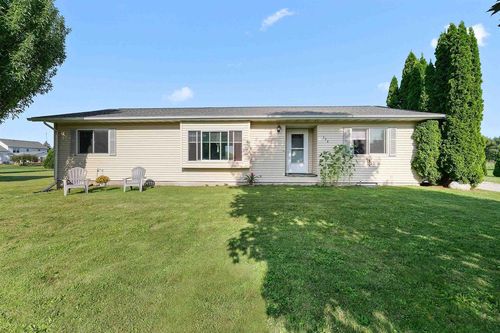330 Carlyle Ct, Brandon, WI, 53919-9699 | Card Image