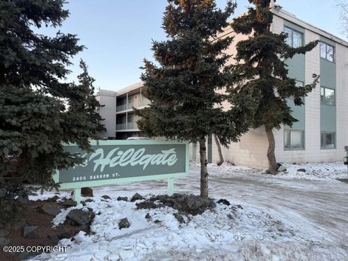 apt-202-2400 Barrow St, Anchorage, AK, 99503-2052 | Card Image