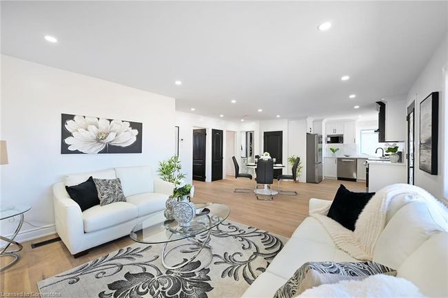 812 10 Th Ave, House other with 5 bedrooms, 2 bathrooms and 5 parking in Hamilton ON | Image 15