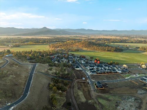 77-449 Pinnacle Rdg, Eagle Point, OR, 97524-9031 | Card Image