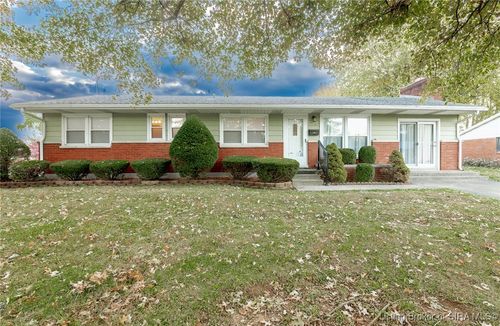 115 Hungate St, Salem, IN, 47167-1635 | Card Image