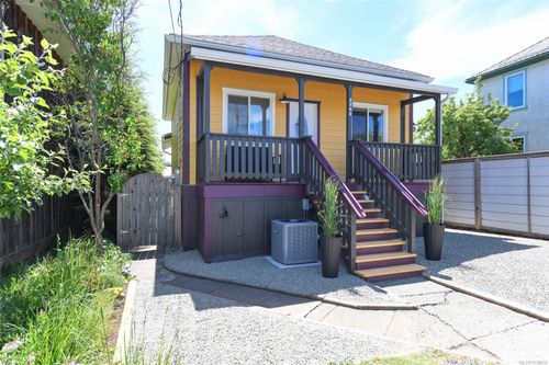 2753 Maryport Ave, Cumberland, BC, V0R1S0 | Card Image