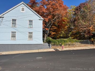 81 Springdale Avenue, Home with 7 bedrooms, 3 bathrooms and null parking in Meriden CT | Image 2