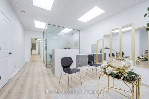 1092 Bathurst St, Toronto, ON, M5R3G9 | Card Image