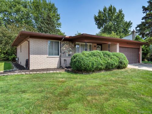 37826 Santa Anna St, Clinton Township, MI, 48036-1787 | Card Image