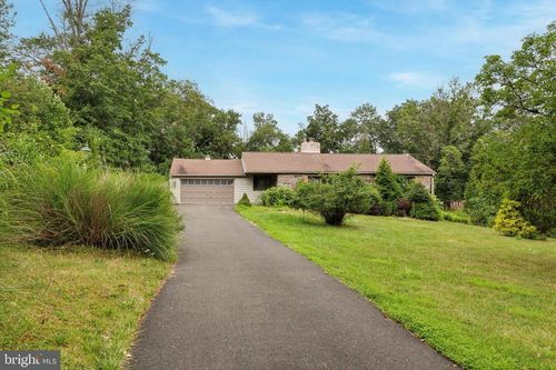 4270 Sunnyside Dr, Doylestown, PA, 18902-1722 | Card Image