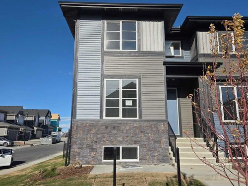 83 Lambeau Lane Se, Airdrie, AB, T4A3P3 | Card Image