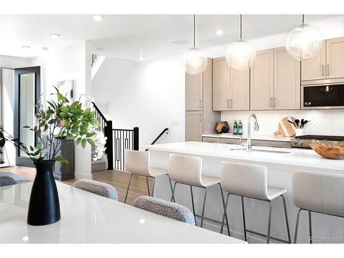 22 Oneida Ct, Denver, CO, 80230-7377 | Card Image