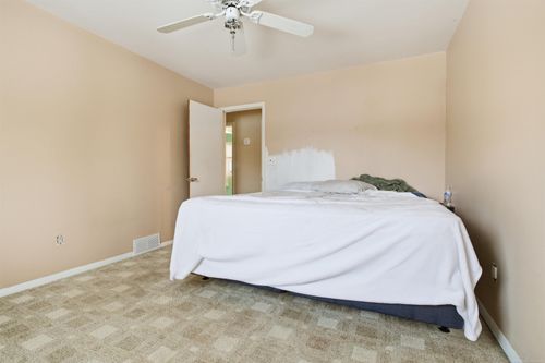 1828 Kennelworth Dr, Port Huron, MI, 48060-1935 | Card Image