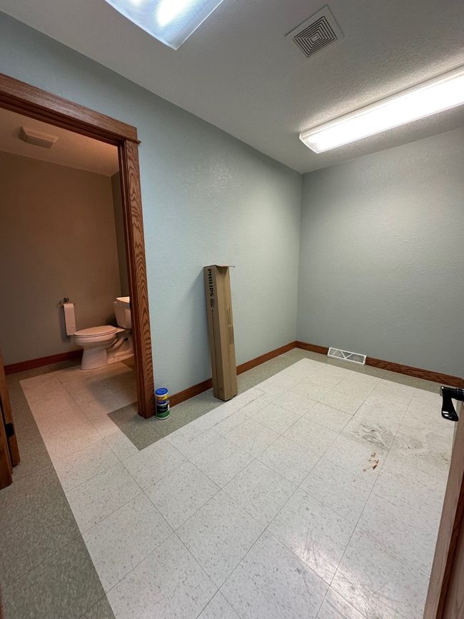 820 W Summit St, Home with 0 bedrooms, 0 bathrooms and null parking in Winterset IA | Image 12