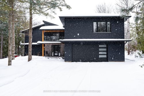 131 Chamonix Cres, Blue Mountains, ON, L9Y0S7 | Card Image