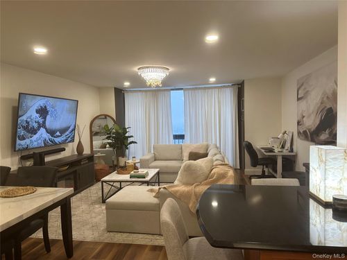 apt-33t-27110 Grand Central Pkwy, Floral Park, NY, 11005-1233 | Card Image