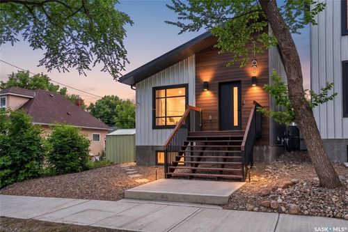 1160 Willow Ave, Moose Jaw, SK, S6H1G8 | Card Image