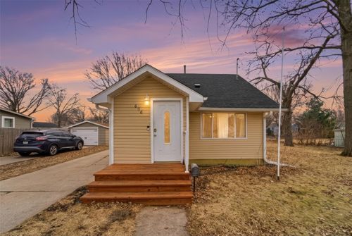 606 E 9th St S, Newton, IA, 50208-3967 | Card Image