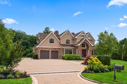 11 Buckingham Ct, Syosset, NY, 11791-4632 | Card Image