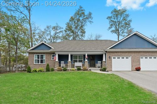 5860 Scenic Bluff Dr, Brighton, MI, 48116-3600 | Card Image