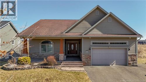 686 Hillcrest Dr, Fredericton, NB, E3A5L9 | Card Image