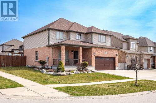 708 Spitfire St, Woodstock, ON, N4T0B1 | Card Image