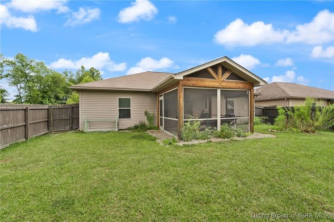5613 Nature Vw, Home with 3 bedrooms, 2 bathrooms and null parking in Memphis IN | Image 20
