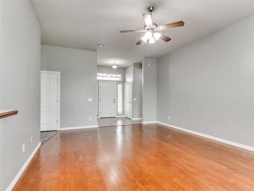 1005 Ne 32nd St, Moore, OK, 73160-3104 | Card Image