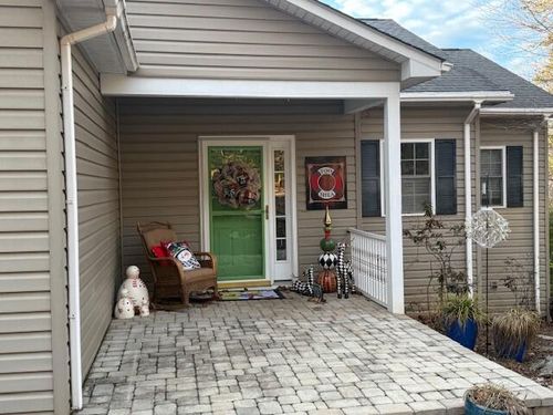 213 Redwood Ter, Huddleston, VA, 24104-3347 | Card Image