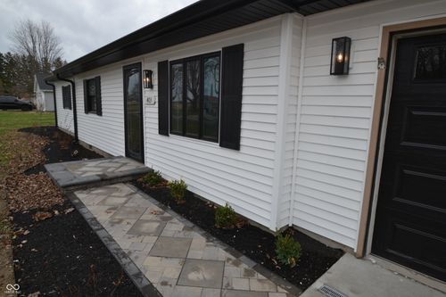 403 E Elm St, Sharpsville, IN, 46068-9424 | Card Image