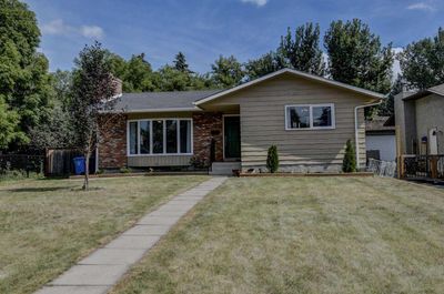 119 Deer Park Pl Se, House detached with 2 bedrooms, 2 bathrooms and 1 parking in Calgary AB | Image 1