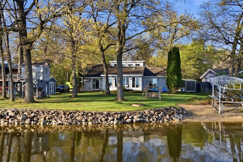 W5733 Island Dr, PARDEEVILLE, WI, 53954-9007 | Card Image