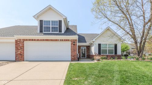 1304 Flintlock Dr, Greenwood, IN, 46143-7785 | Card Image