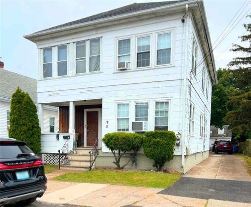 9 Southern St, Cranston, RI, 02920-5201 | Card Image