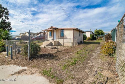 2011 Paso Robles St, Oceano, CA, 93445-9223 | Card Image