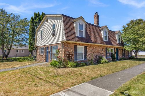 1527 8th St, Marysville, WA, 98270-4607 | Card Image