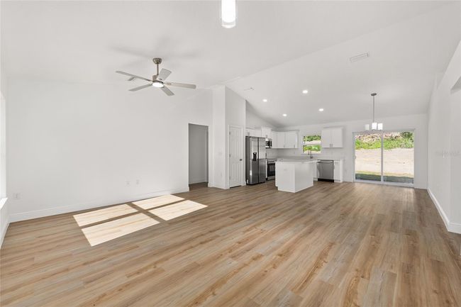 12974 Se 42 Nd Ct, House other with 3 bedrooms, 2 bathrooms and null parking in BELLEVIEW FL | Image 5