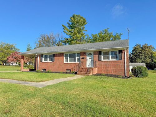 109 Rock Castle Ave, Crewe, VA, 23930-1417 | Card Image