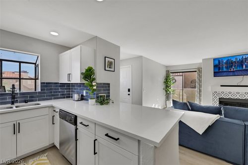 204-2984 Juniper Hills Blvd, Las Vegas, NV, 89142-2955 | Card Image