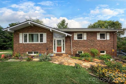 124 Oak Hill Rd, Candler, NC, 28715-9615 | Card Image