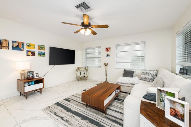 Marathon_598_Copa_DOro_West_Living_Room_ | Image 12