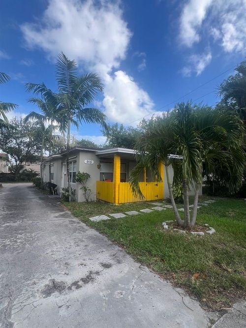 915 N 19th Ave, Hollywood, FL, 33020-3527 | Card Image