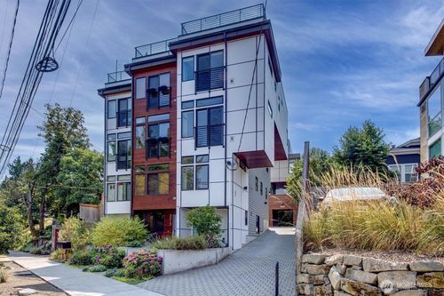 3219 Fuhrman Ave E, Seattle, WA, 98102-3830 | Card Image