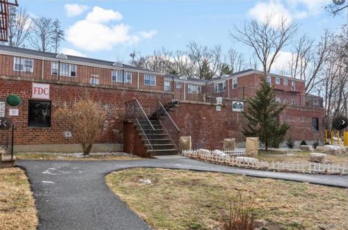 apt-2h-205 W Post Rd, White Plains, NY, 10606-2940 | Card Image