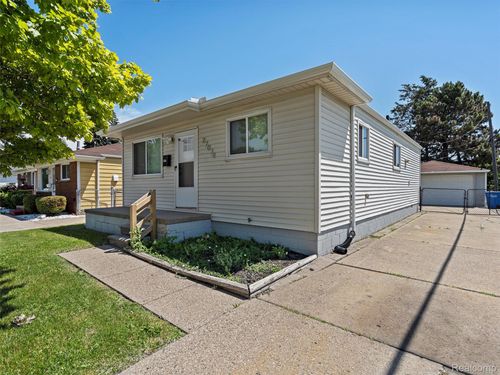 27034 Baldwin Ave, Warren, MI, 48092-2703 | Card Image