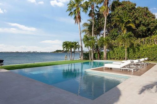7972 Biscayne Point Cir, Miami Beach, FL, 33141-1702 | Card Image